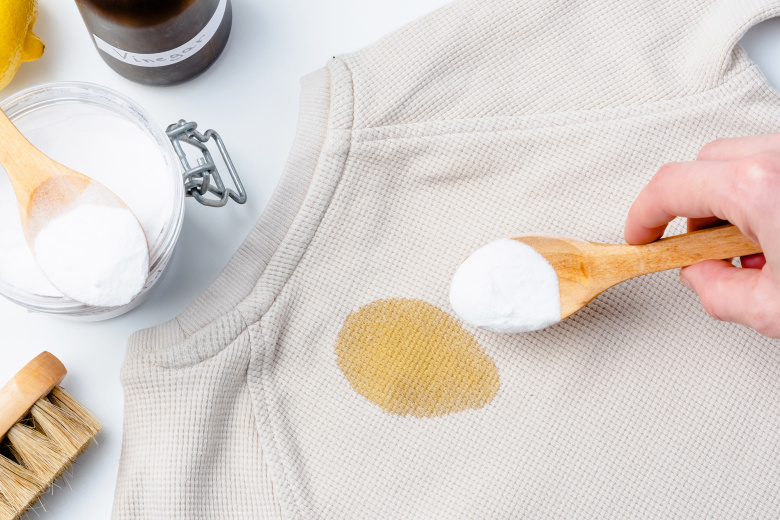 Vetvlek verwijderen: zo krijg je vet uit kleding, hout en andere materialen